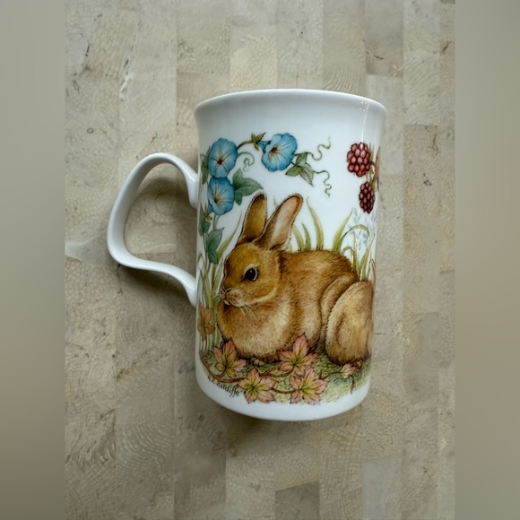 Roy Kirkham Fine Bone China England Rabbit BlackBerry Coffee Tea Mug Collectible - Picture 2 of 4
